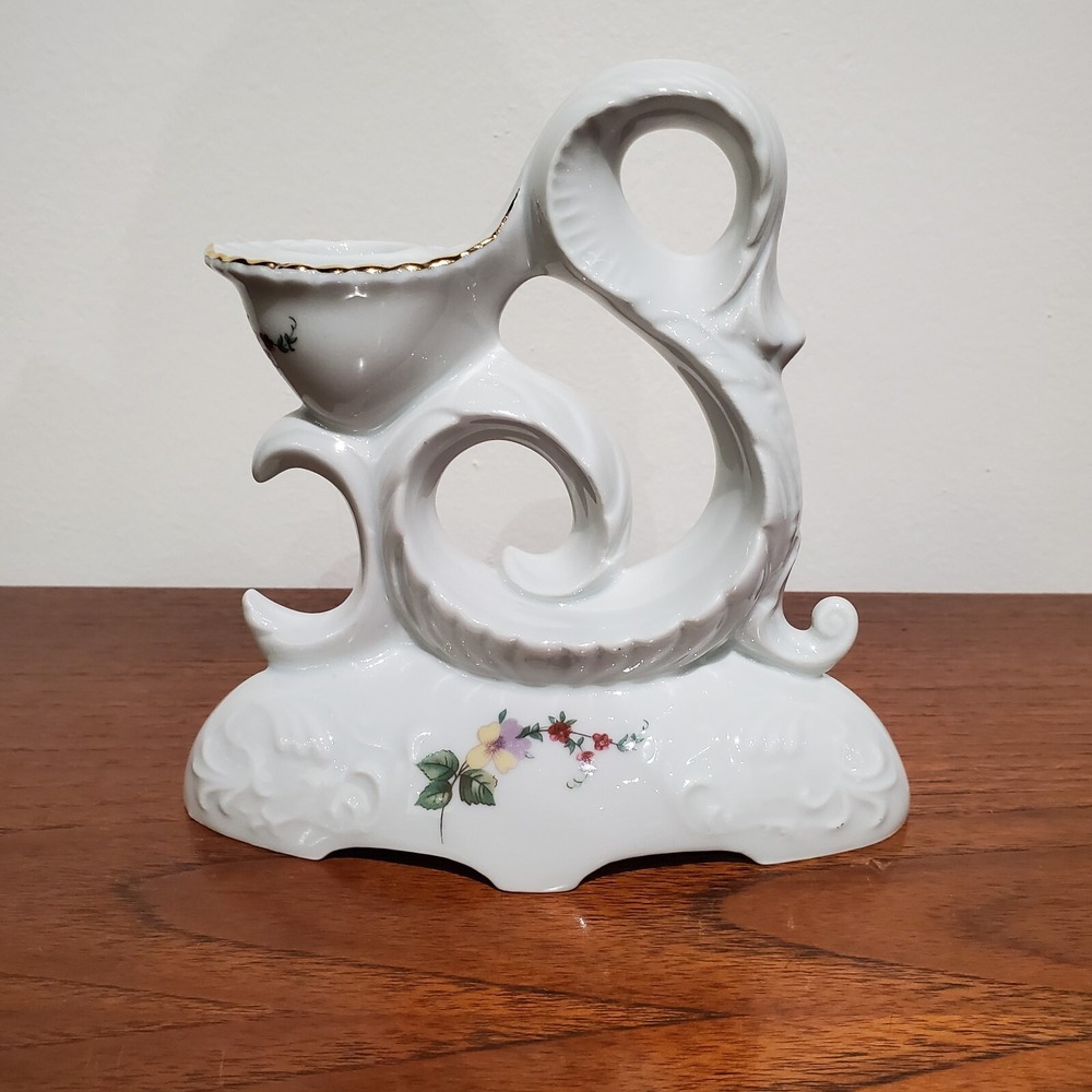 porcelain single candle stick‎ holder white with gold trim and floral design